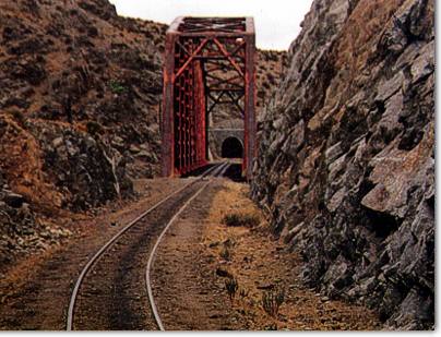 Puente Y Túnel en el Cerro Mesa
